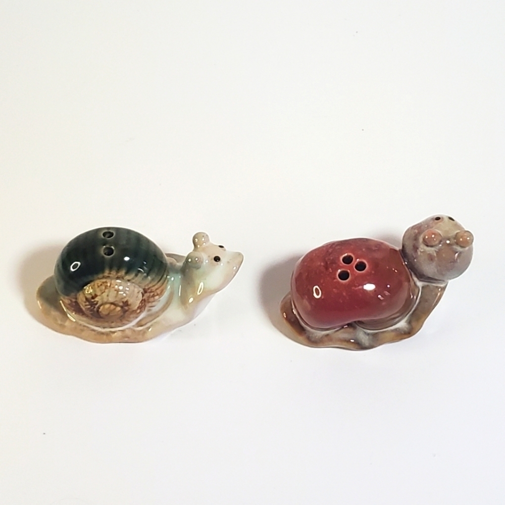 VINTAGE Salt & Pepper Shakers Set Glazed Ceramic Snails with Plugs - Picture 2 of 10